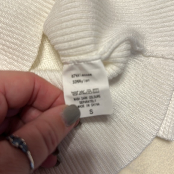 Like new long sleeved top. - Picture 4 of 4